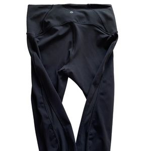 Lululemon Align crop tights with side mesh panels. Size 10 excellent condition.